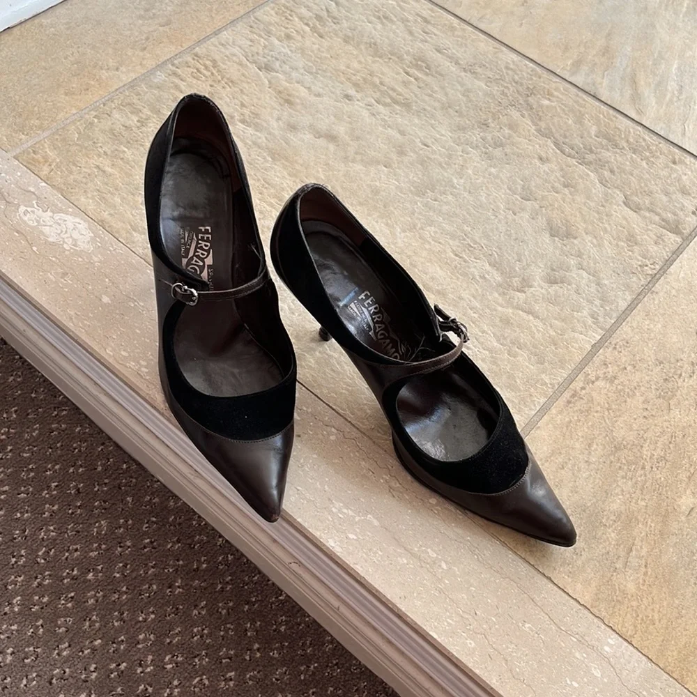 Ferragamo pumps, dual coloured size 10, very good condition - Picture 3 of 3